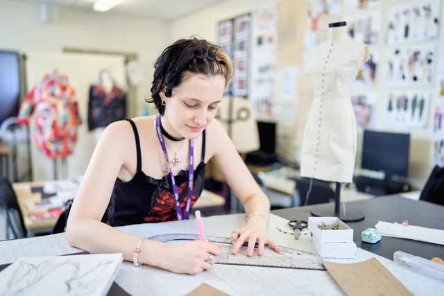 BA (Hons) Fashion Design and Business Studies
